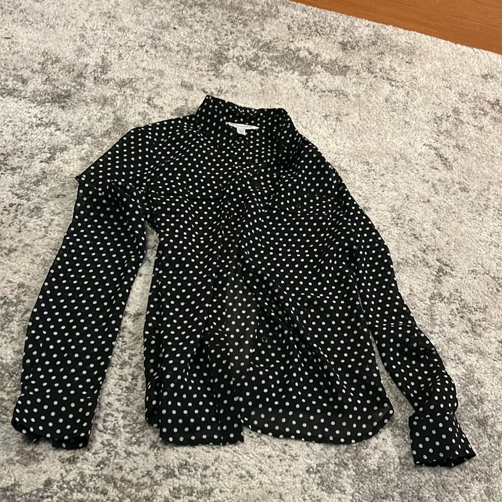 American Eagle black/white polka dot button down